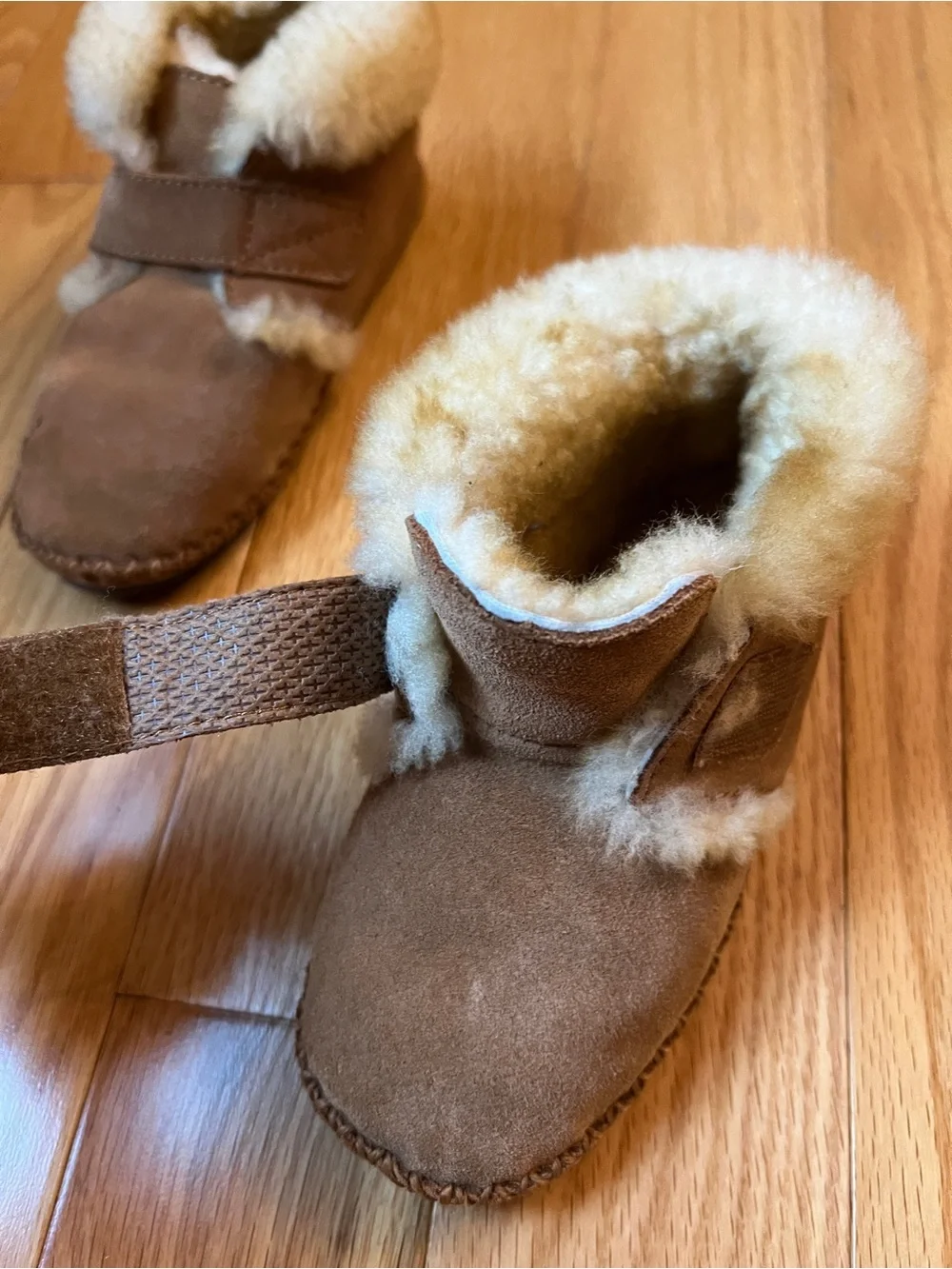 L.L.Bean Unisex Toddler Shearling Slipper Moccasins Suede Velcro Size 9-10